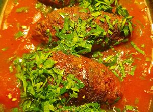 Una foto de Kufta bil Bandora / Kofta en Tomate