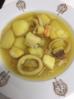 Una foto de Patatas con surtido de mar