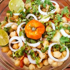 A picture of Aloo Cholay.
