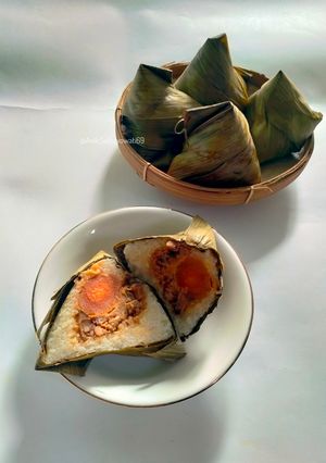 Foto resep Bacang Ketan Isi Ayam Telur Asin