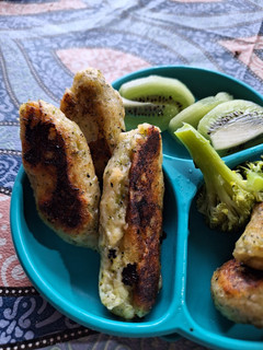 Una foto de Bocaditos de papa 🥔 y brócoli 🥦