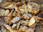 Una foto de croissant almibar