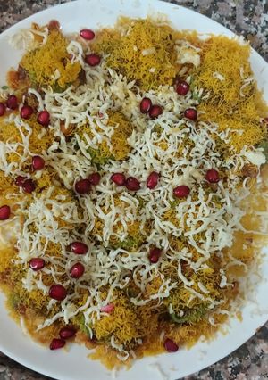 ચીઝ સેવ પૂરી (Cheese Sev Poori Recipe In Gujarati) રેસીપી મુખ્ય ફોટો