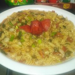 A picture of Chicken Tomatoes pasta.