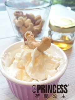 堅果蜂蜜希臘優格 的食譜成品照片