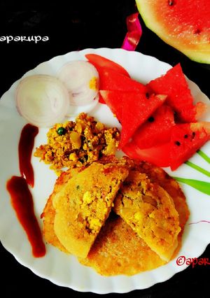 পনির ভূর্জি স্টাফড সুজি নাস্তা(paneer bhurji stuffed suji naasta recipe in Bengali) রেসিপির প্রধান ছবি