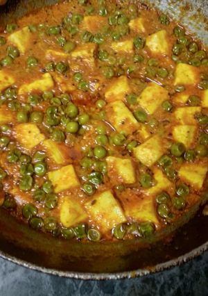मटर पनीर (matar paneer recipe in Hindi) रेसिपी मुख्य फोटो