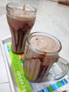 ચોકલેટ મિલ્ક શેઇક (Chocolate Milk Shake Recipe In Gujarati) રેસીપી મુખ્ય ફોટો