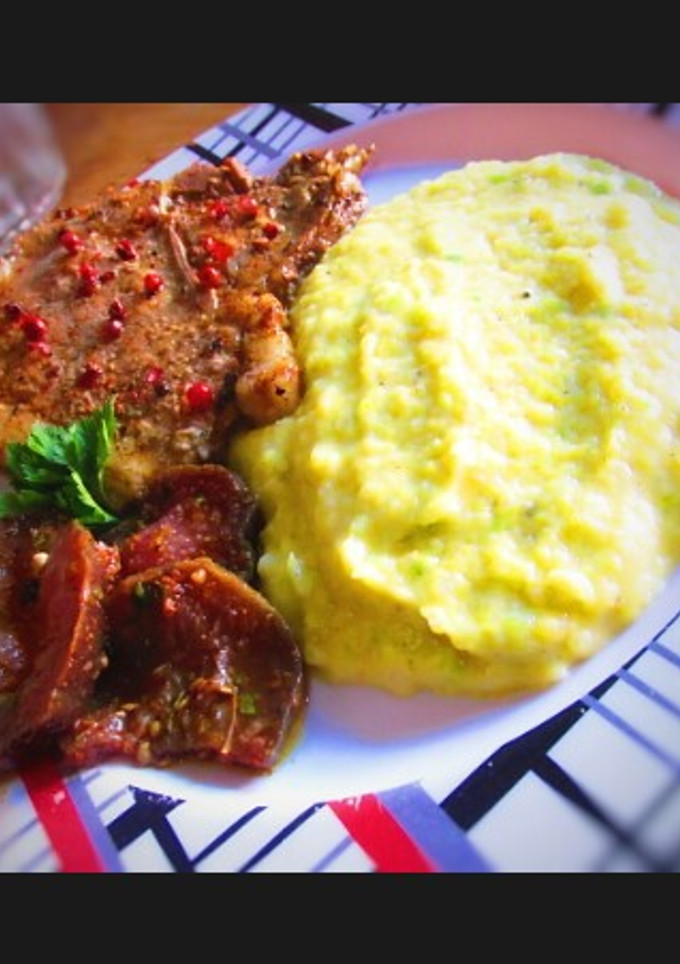 Una foto de Costeletas de cerdo, puré de verduras y berenjenas al escabeche!