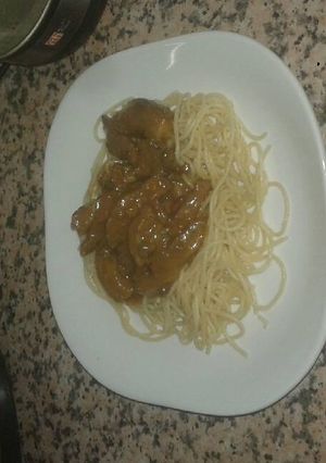 A picture of Spaghetti & steak.