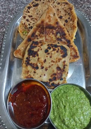 મિક્સ વેજ ચીઝી પરોઠા (Mix Veg Cheesy Paratha Recipe In Gujarati) રેસીપી મુખ્ય ફોટો