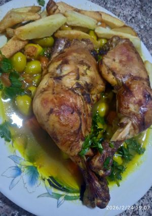 A picture of Chicken Tagine with Green Olives.