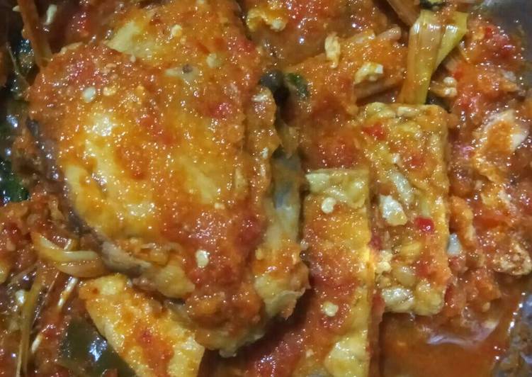 Resep Ayam Tahu Tempe Masak Tomat Kemangi, Lezat