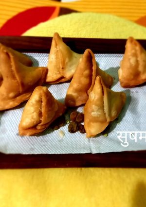 मिनी समोसे (mini samose recipe in Hindi) रेसिपी मुख्य फोटो