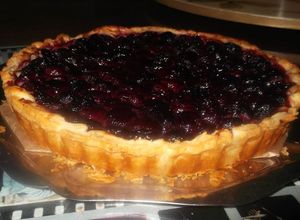Foto principal de Tarta de cerezas con crema pastelera y hojaldre