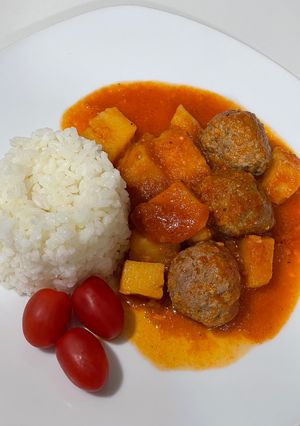 صورة لوصفة كفتة مع البطاطس والرز الابيض