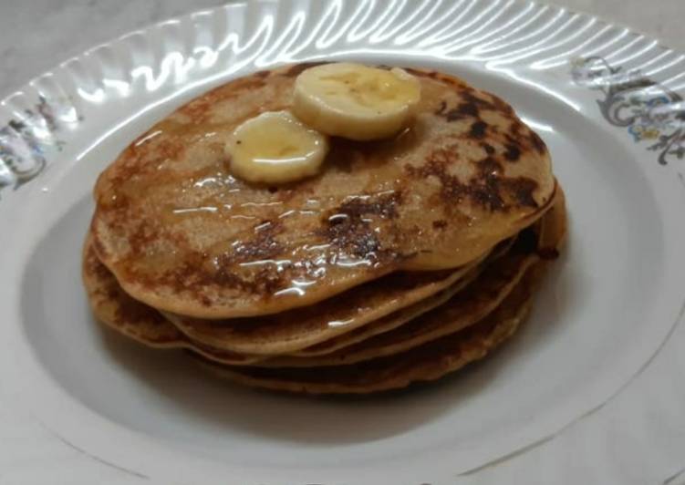 Simple Way to Prepare Any-night-of-the-week Eggless Oats &amp; Banana Pancakes: