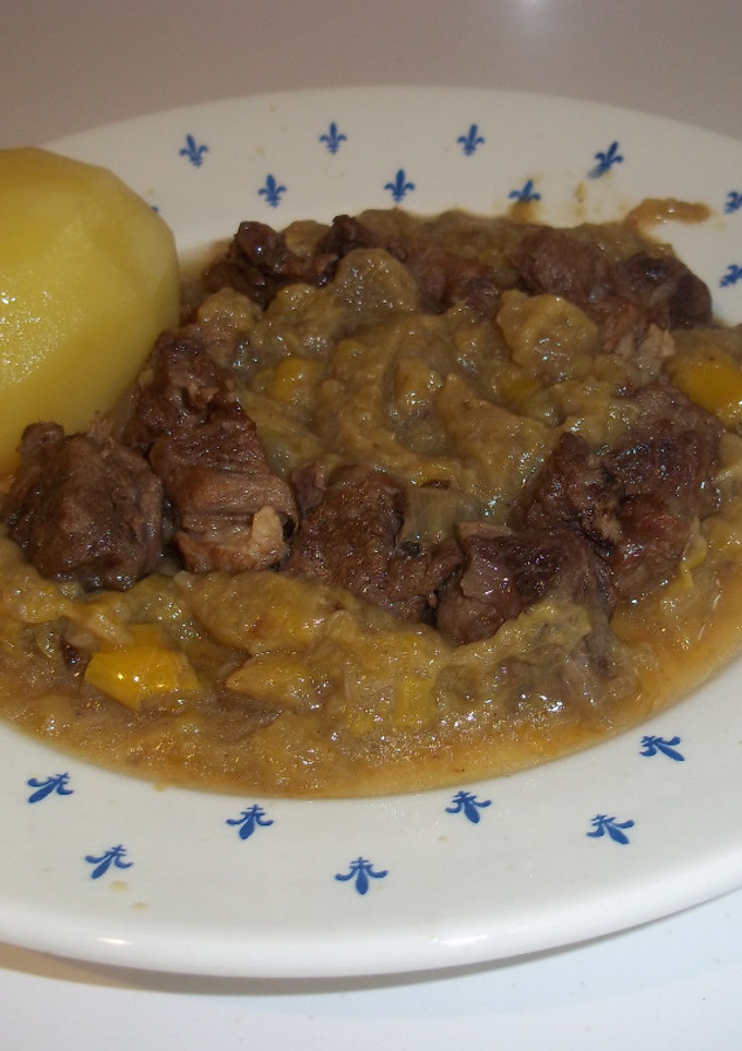 Una foto de Ternera cocida tierna con salsa
