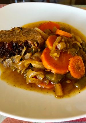 Una foto de Plateada al horno con verduras