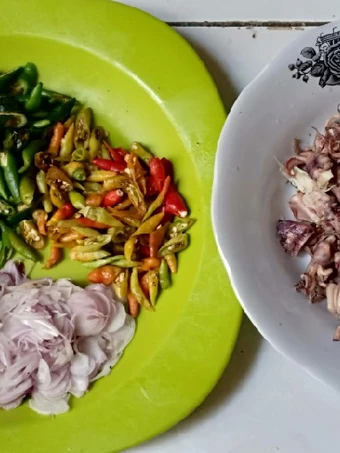Langkah Gampang Membuat Resep  Cumi asin pedas manis yang Menggugah Selera, Enak Banget
