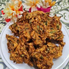 A picture of Sabzi ke pakoray.