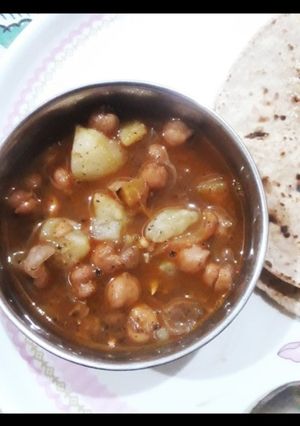 आलू छोले (aloo chole recipe in Hindi) रेसिपी मुख्य फोटो