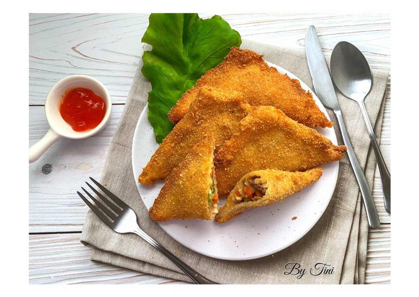 Roti goreng/panggang isi daging sayuran
