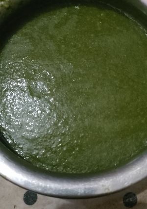 A picture of Green chutney.