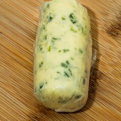 A picture of Garlic and Chives Compound Butter.