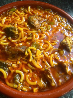 Una foto de Fideos con caballa