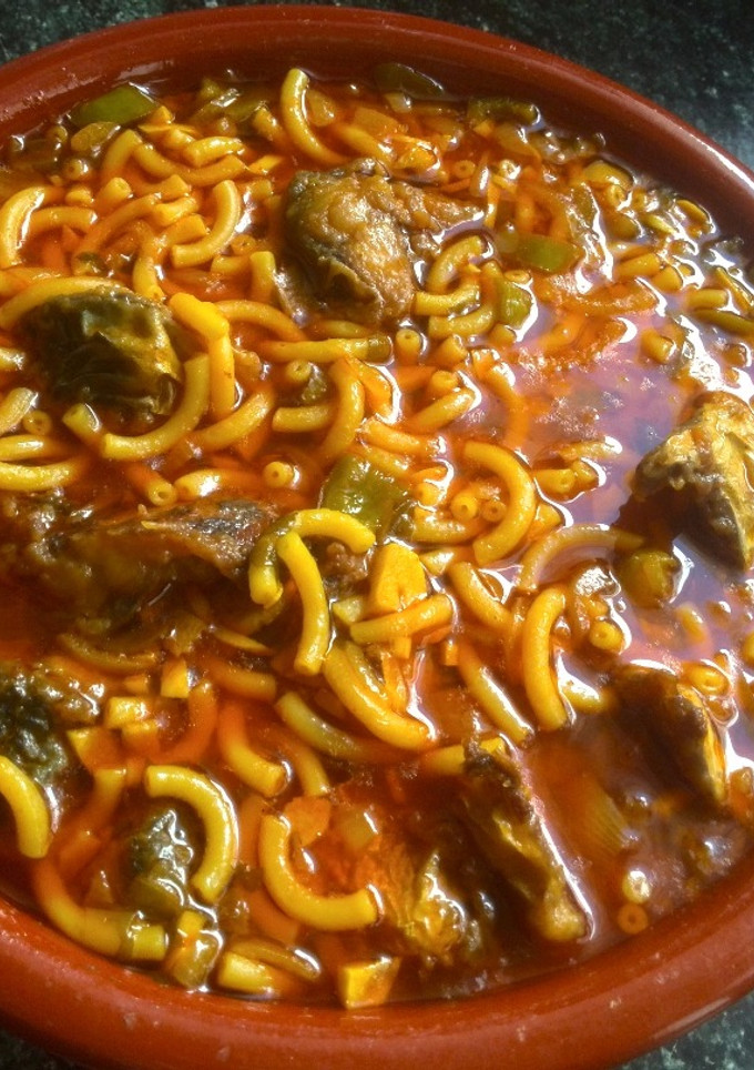 Una foto de Fideos con caballa