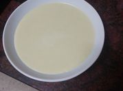 Una foto de puré de calabacín con puerro y quesitos