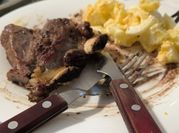 Una foto de asado a las brasas