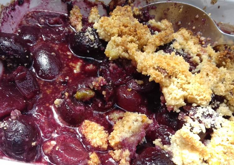 Nos 7 Meilleures Recettes de Crumble cerises et pistaches