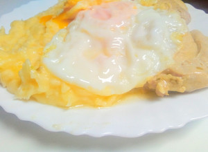 Una foto de Puré con bistec tradicional (100% Rico)