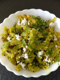 परवल / परवर फ्राय (parwal fry recipe in marathi) रेसिपी चे मुख्य फोटो