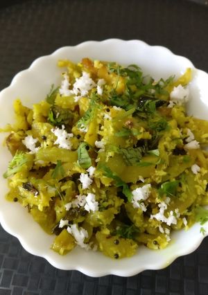 परवल / परवर फ्राय (parwal fry recipe in marathi) रेसिपी चे मुख्य फोटो 