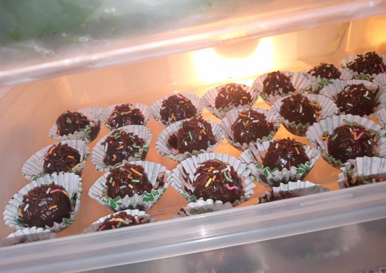 Biskuit marie jd bola2 coklat