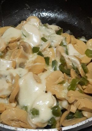 Una foto de Hongos con queso mozzarella