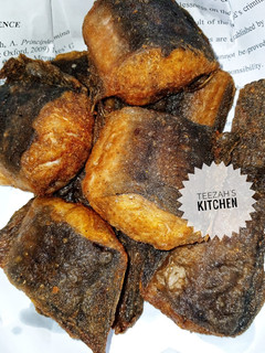 A picture of Fried fish with bread crumbs.