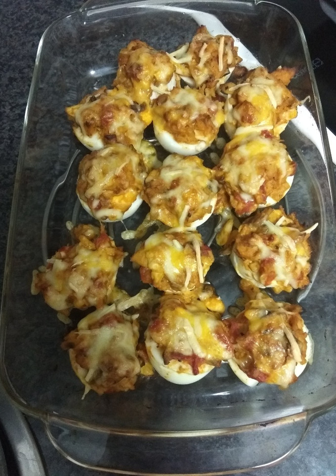Una foto de Huevos rellenos de pollo y champiñones