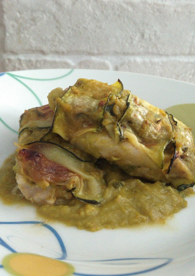 Una foto de Rollitos de conejo rellenos de puré de guisantes y mango
