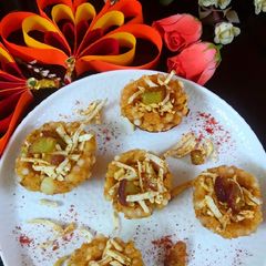 A picture of Sabudana chat basket.