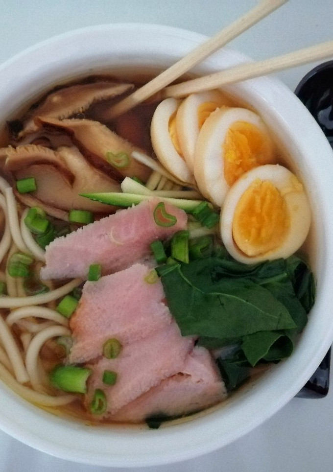 Una foto de Sopa ramen🍜😑 (con opción keto)
