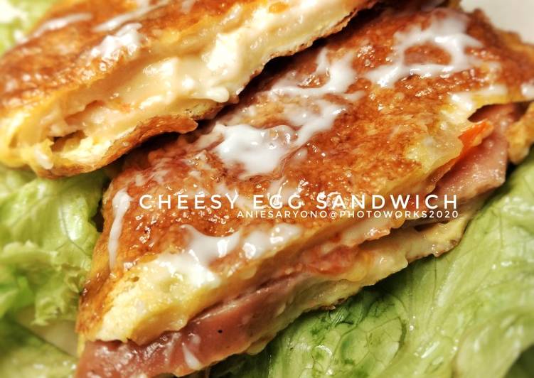 Langkah Mudah untuk Menyiapkan Cheesy Egg Sandwich yang Lezat