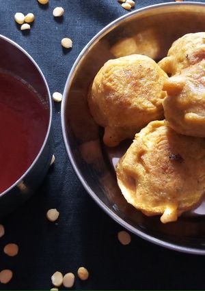 आलू बोंडा (aloo bonda recipe in Hindi) रेसिपी मुख्य फोटो