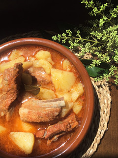 Una foto de Guiso de patata y costilla fresca adobada