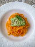 Tagliatelle di carote con pesto di prezzemolo e mandorle