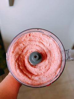Una foto de Helado de frutilla y banana (bajas calorías)
