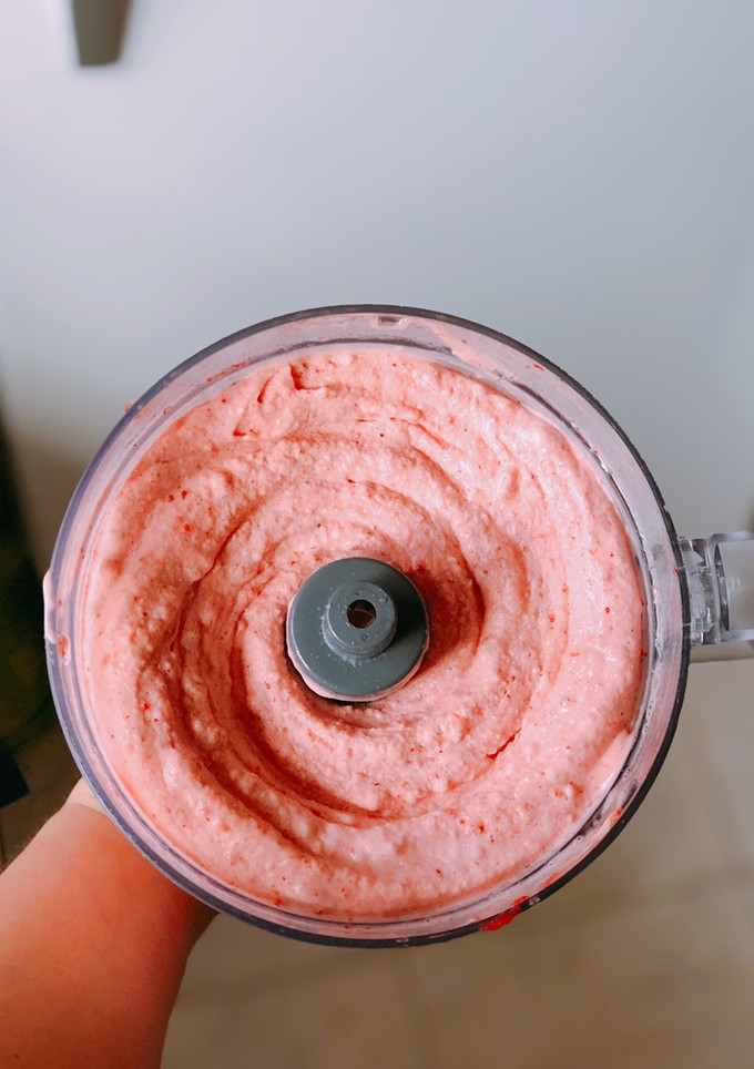 Una foto de Helado de frutilla y banana (bajas calorías)